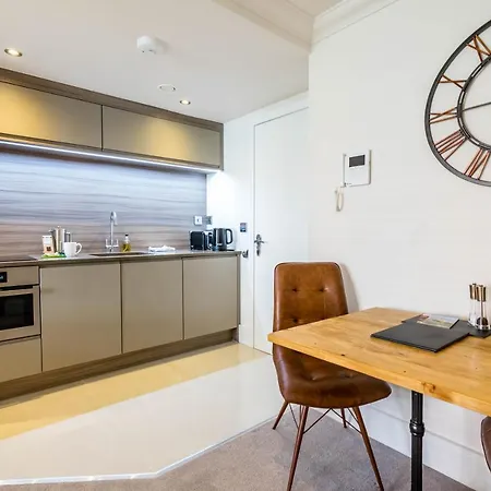56 Cocoa Suites York Extérieur photo