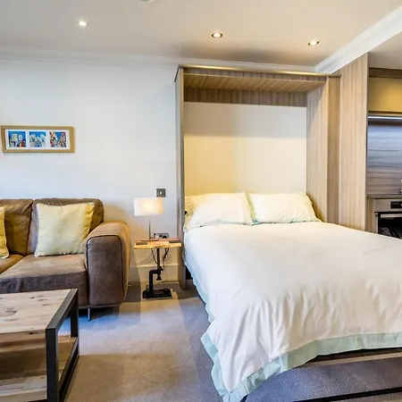 56 Cocoa Suites York Extérieur photo